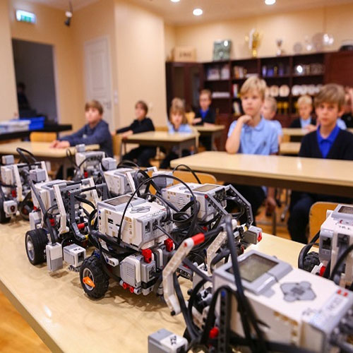  کلاس رباتیک نوجوانان